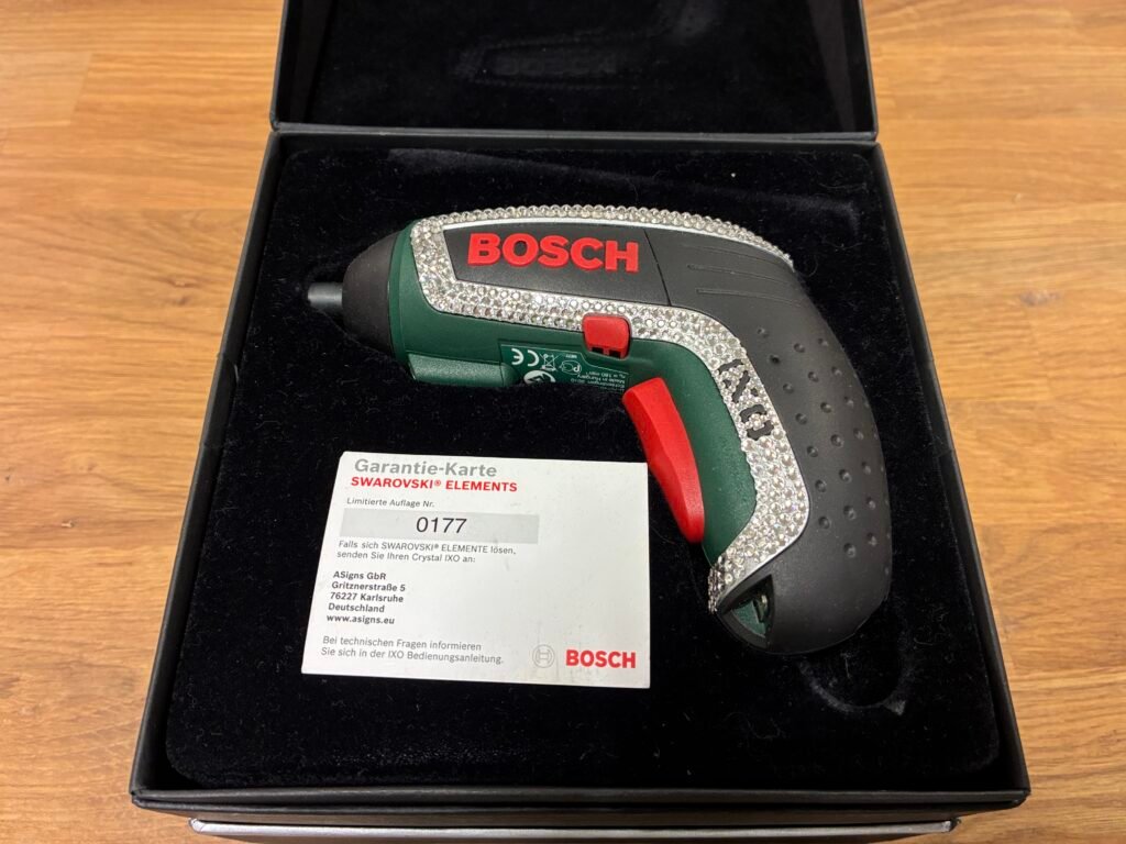 🇨🇭 Šroubovák Swarovski Bosch IXO vyhrál ve švýcarské aukci a byl odeslán do USA 🇺🇸
