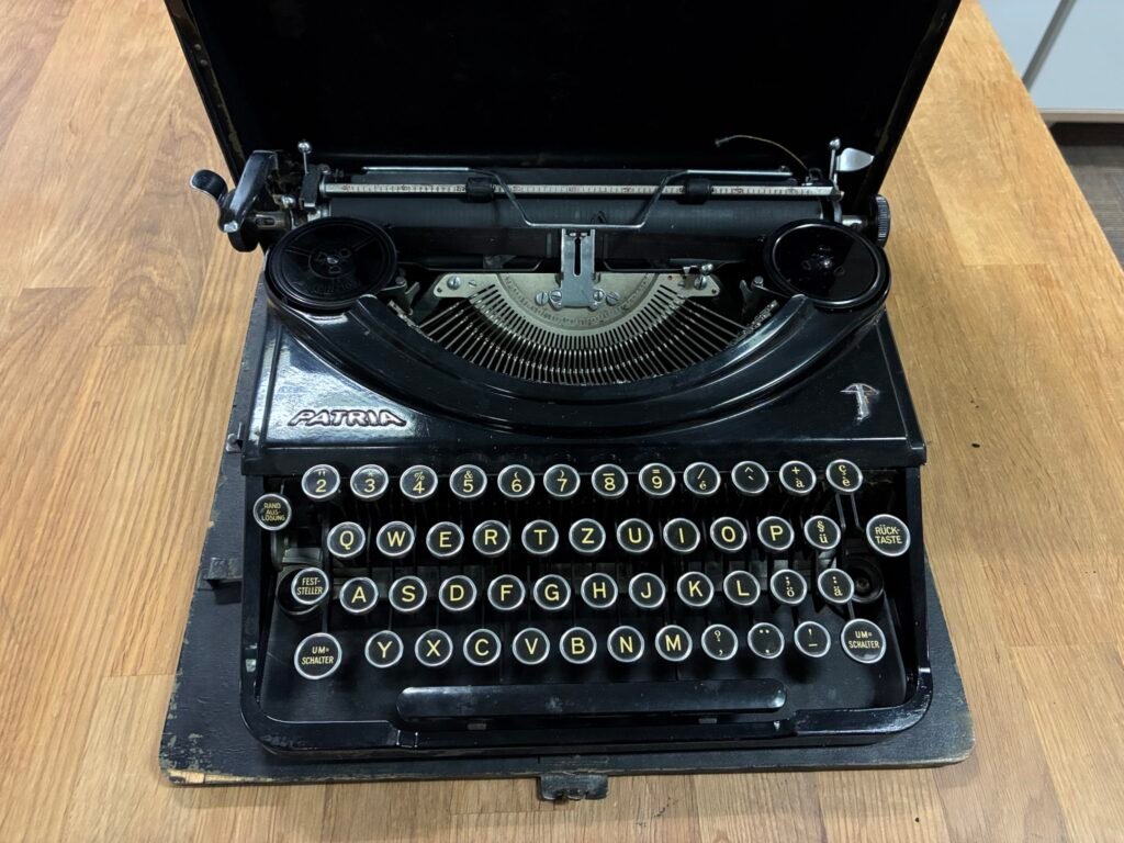 Vintage Patria Typewriter – Won on Ricardo.ch & Securely Shipped to the USA 🇺🇸
